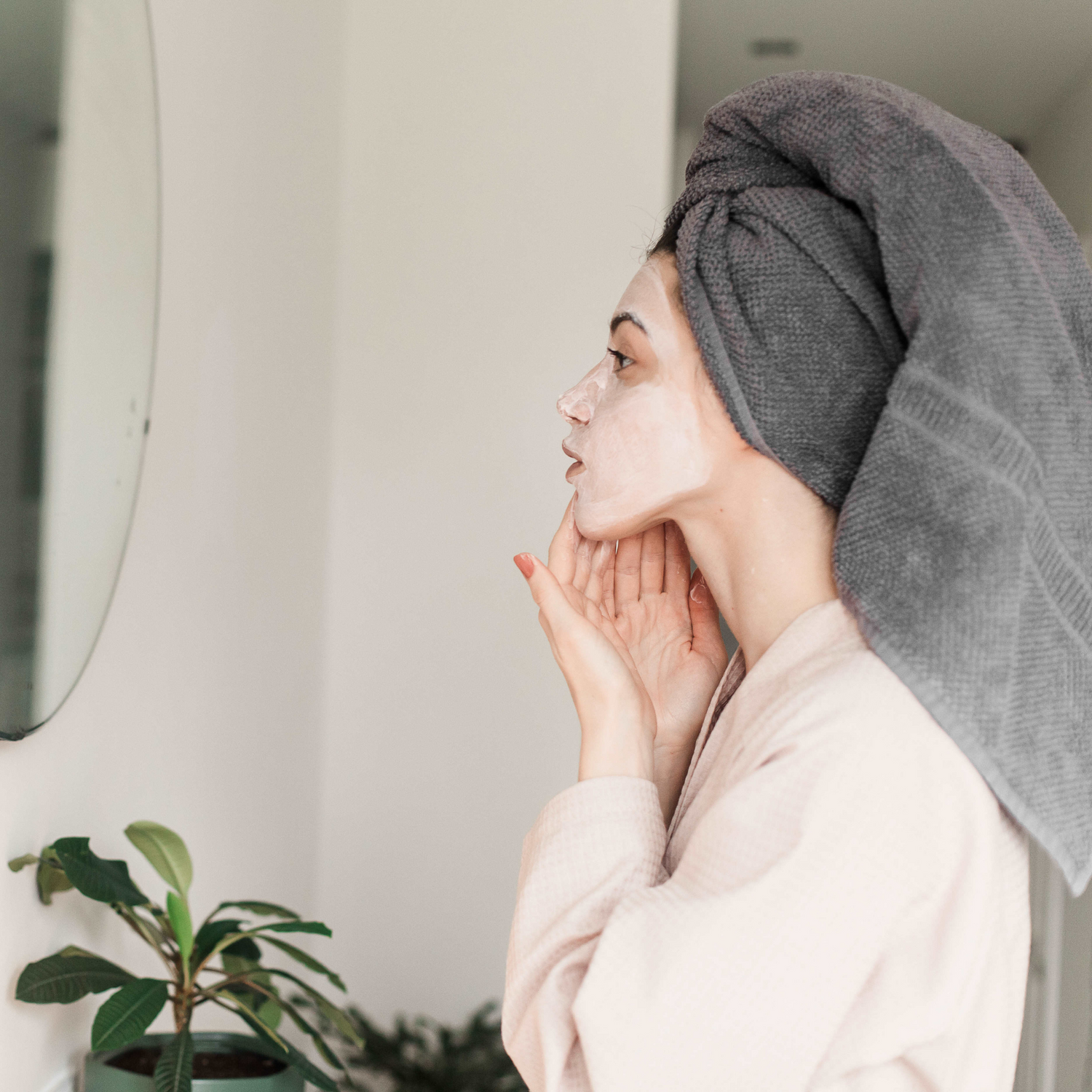 Top-9-Ingredients-To-Lightens-Your-Skin Skinluv.in